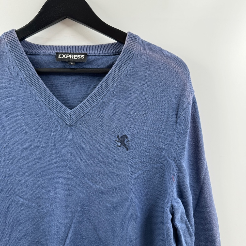 Express Men’s Blue V-Neck Sweater Size Medium Classic Knit - Picture 2 of 7